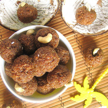 Kobbari Undalu / Coconut Laddu (Ghee)